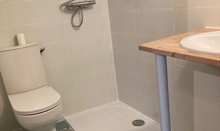 Réalisation d&rsquo;une salle de bains, pose sanitaire, faïence, carreaux de ciment